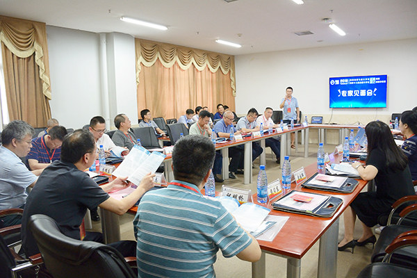 专家组各位专家讨论问题并发表看法 beat365亚洲版官网宣传部 刘永 摄.jpg