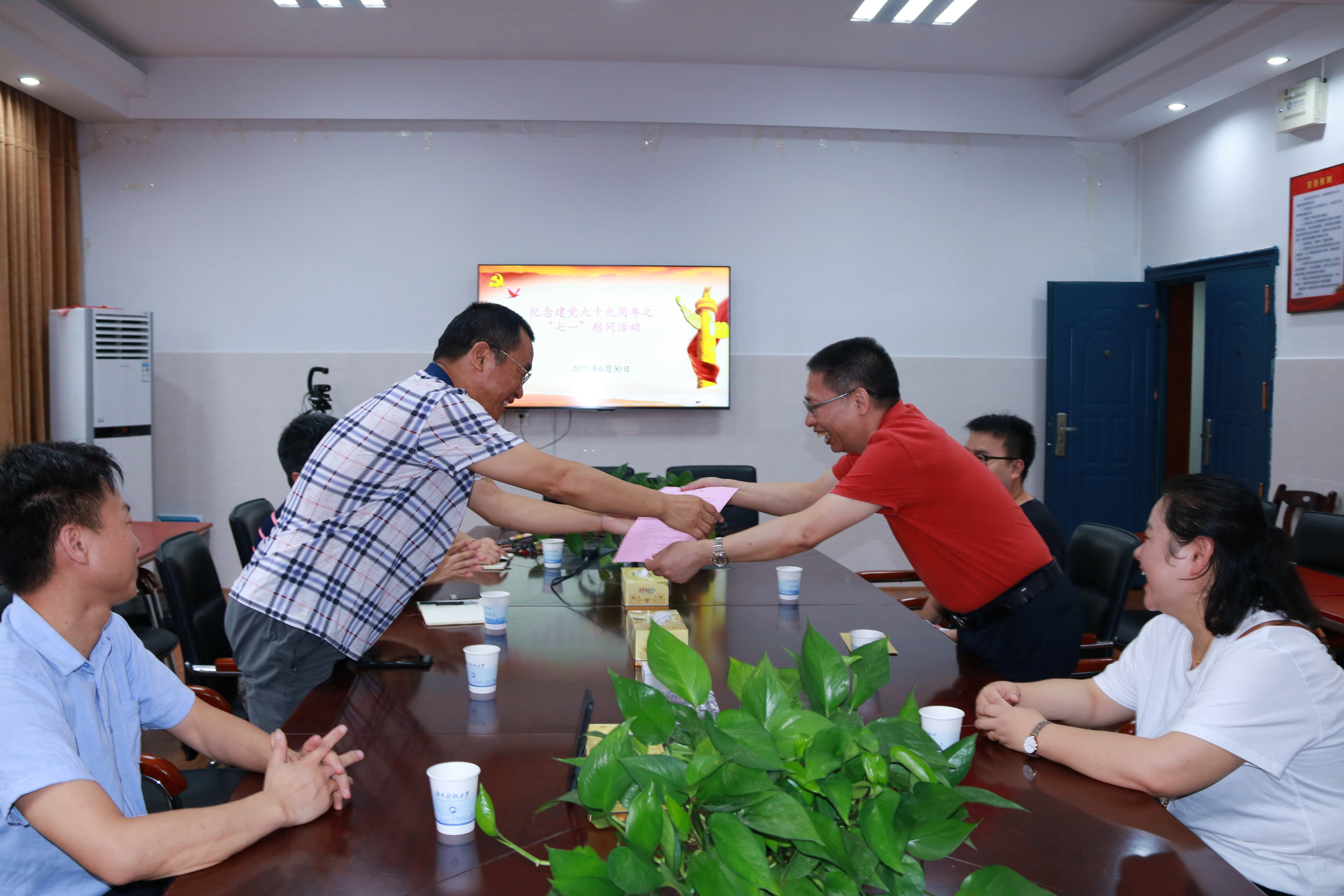 85f09d00129e46ceae9e7588bcf3c0ce.jpg 85f09d00129e46ceae9e7588bcf3c0ce.jpg